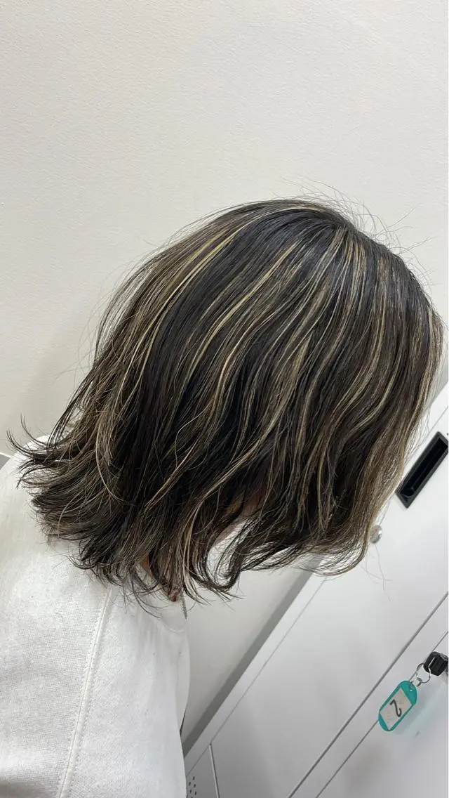 ミディアム カラー メンズ メンズハイライト ハイライトカラー ハイライト ヘアカラー トリートメント Sherry大国町 HIKARUのヘアスタイル