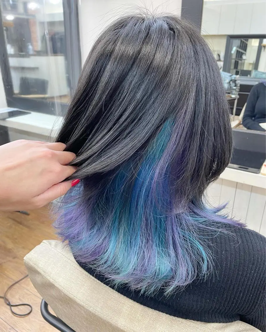 ミディアム カラー ブリーチ パープルカラー 青木 優歩のヘアスタイル