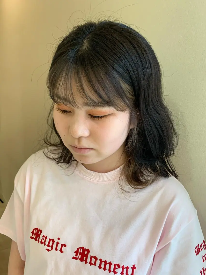 ミディアム カラー 顔まわりカット✄ ベージュカラー🧸のヘアスタイル