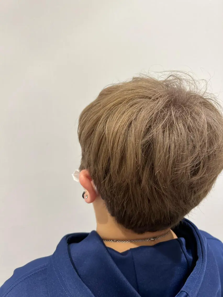 ショート カラー ベージュカラー ダブルカラー ミルクティーベージュ ﾃﾞｻﾞｲﾝｶﾗｰ Mirutayaのヘアスタイル