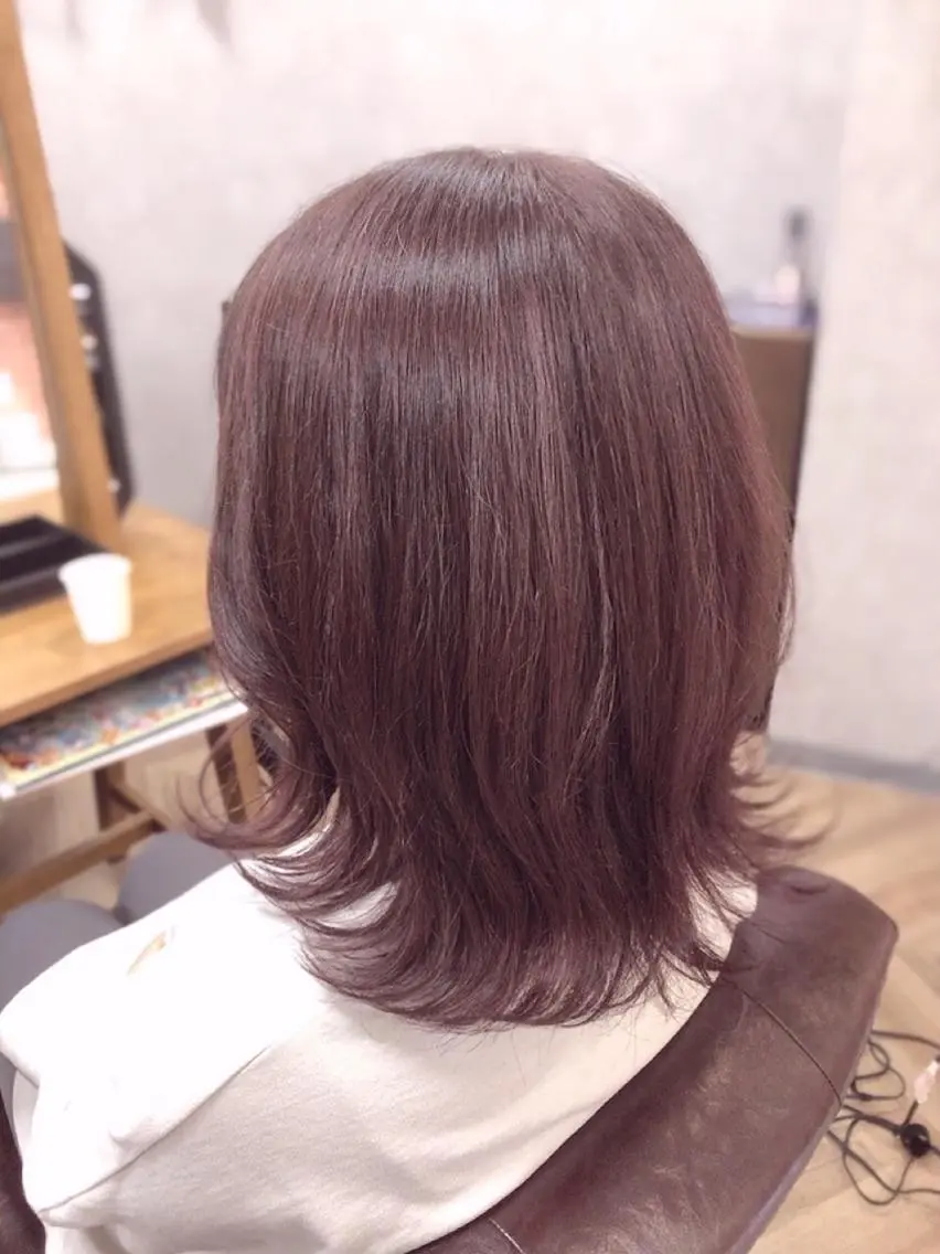 ミディアム カラー 透明感カラー グレージュ ピンクカラー 外ハネヘア トリートメント カット ヘアカラー トリートメント 菊池 貢平のヘアスタイル