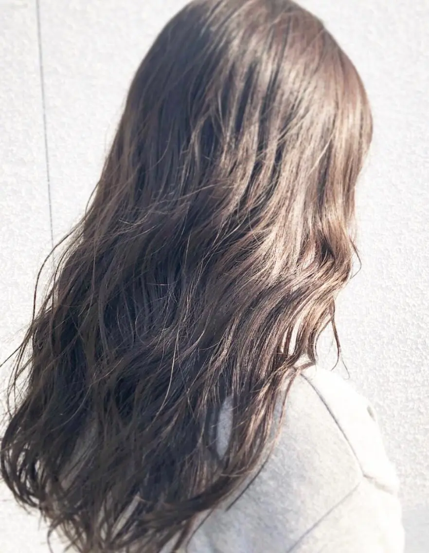 セミロング カラー パーマ 名倉 伽奈のヘアスタイル
