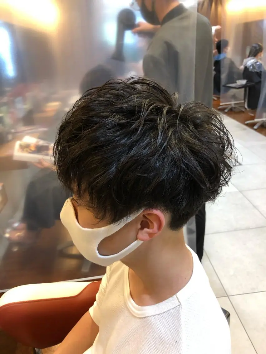 ショート パーマ メンズ マッシュ メンズパーマ 塩谷黎✨イルミナ カラーメンズパーマ✨のヘアスタイル