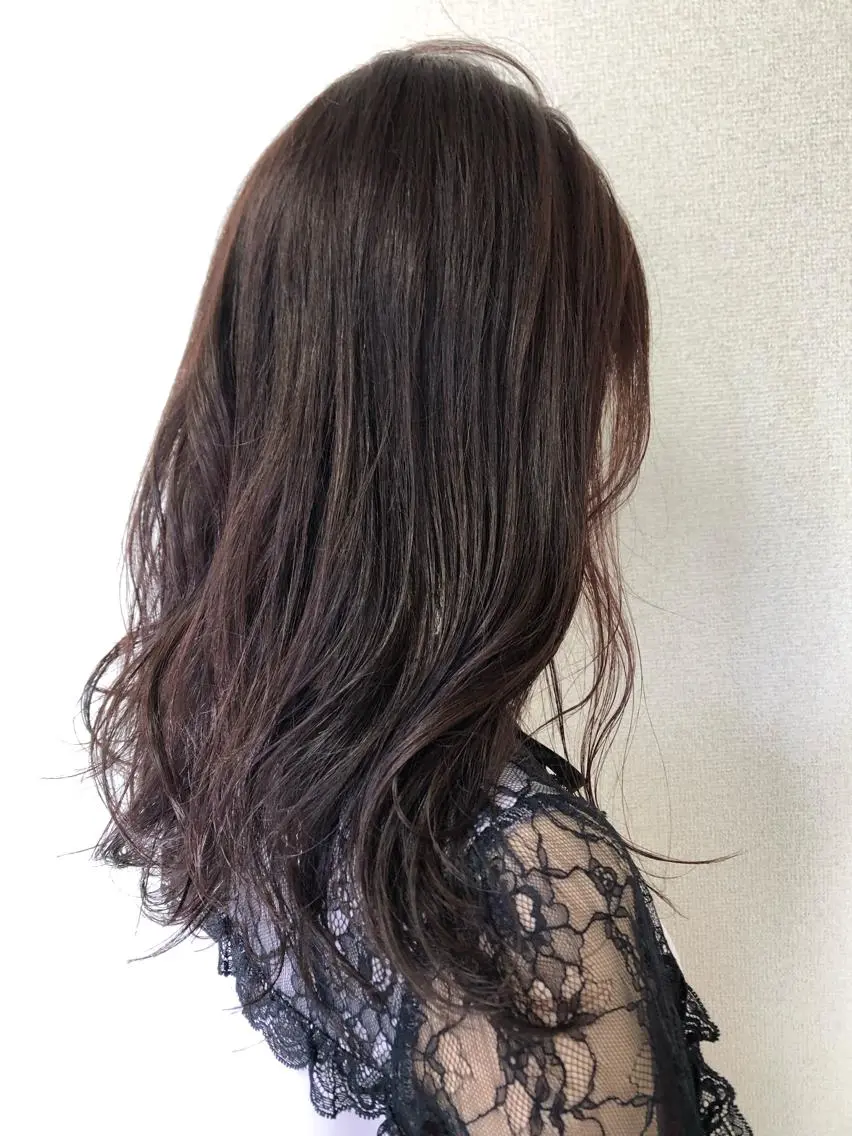 セミロング カラー アッシュ バレイヤージュ ベージュカラー ブリーチ ブルーカラー 大久保 真希のヘアスタイル