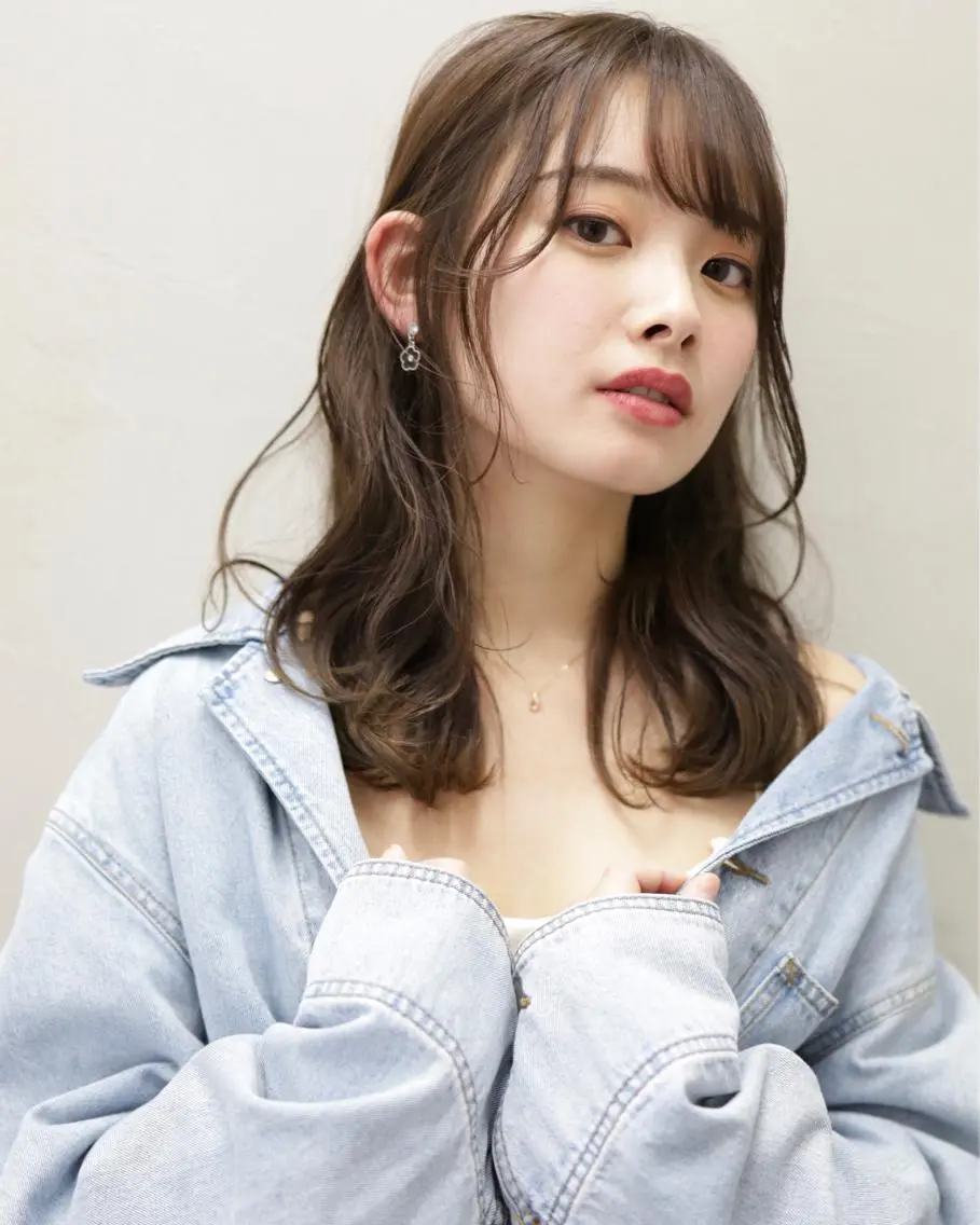 ミディアム カラー アッシュ ベージュカラー カット ヘアカラー YUSUKE レイヤーカットカラーのヘアスタイル
