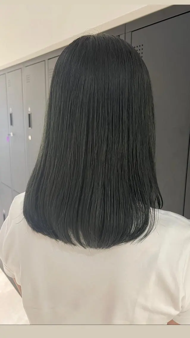 ミディアム カラー オリーブグレー 暗髪カラー🫐パーマ おくだりんかのヘアスタイル