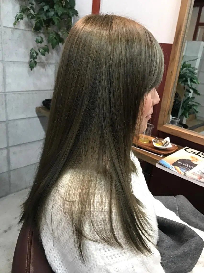 ロング アッシュ 竹田 夏菜のヘアスタイル