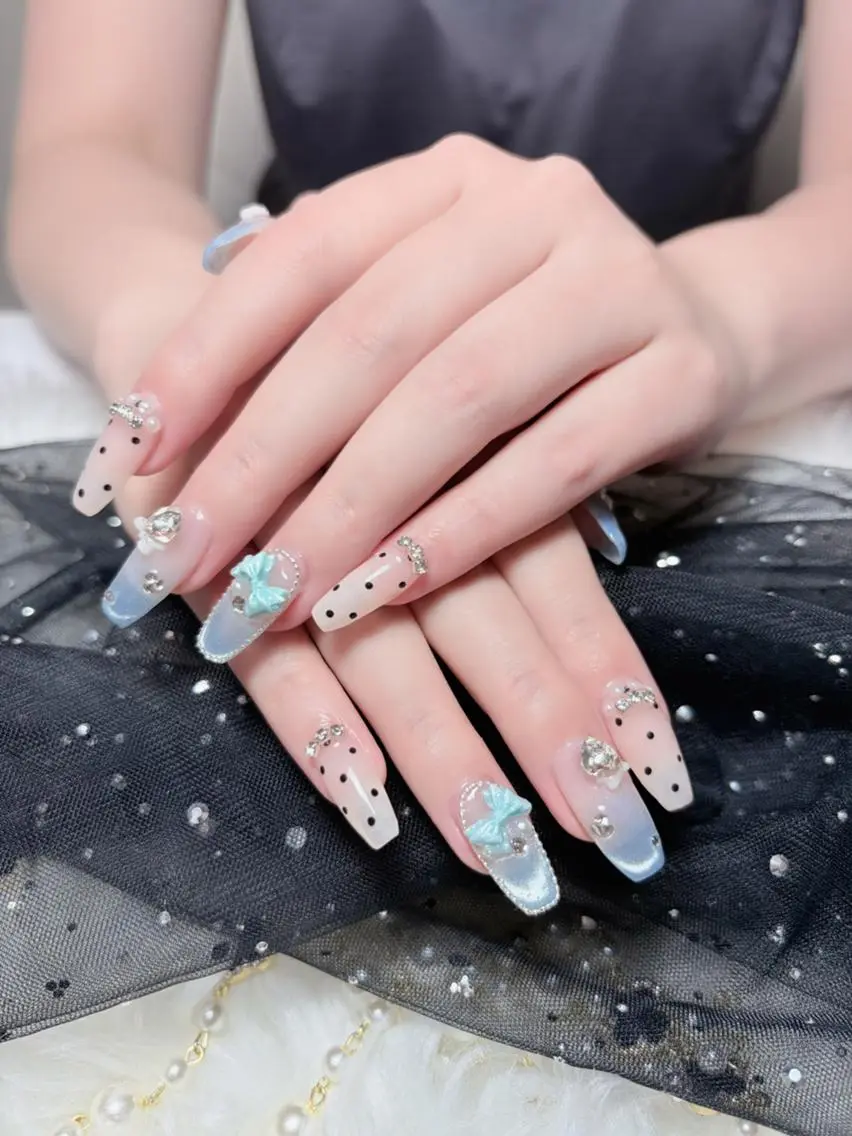 ネイル 長さ出し ジェルネイル ガーリー キラキラネイル 韓国ネイル ハンドネイル Huyn Nail Shinjyukuのネイルデザイン