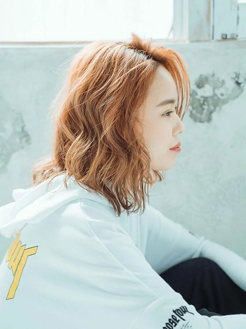 ミディアム カラー 星野 美沙のヘアスタイル