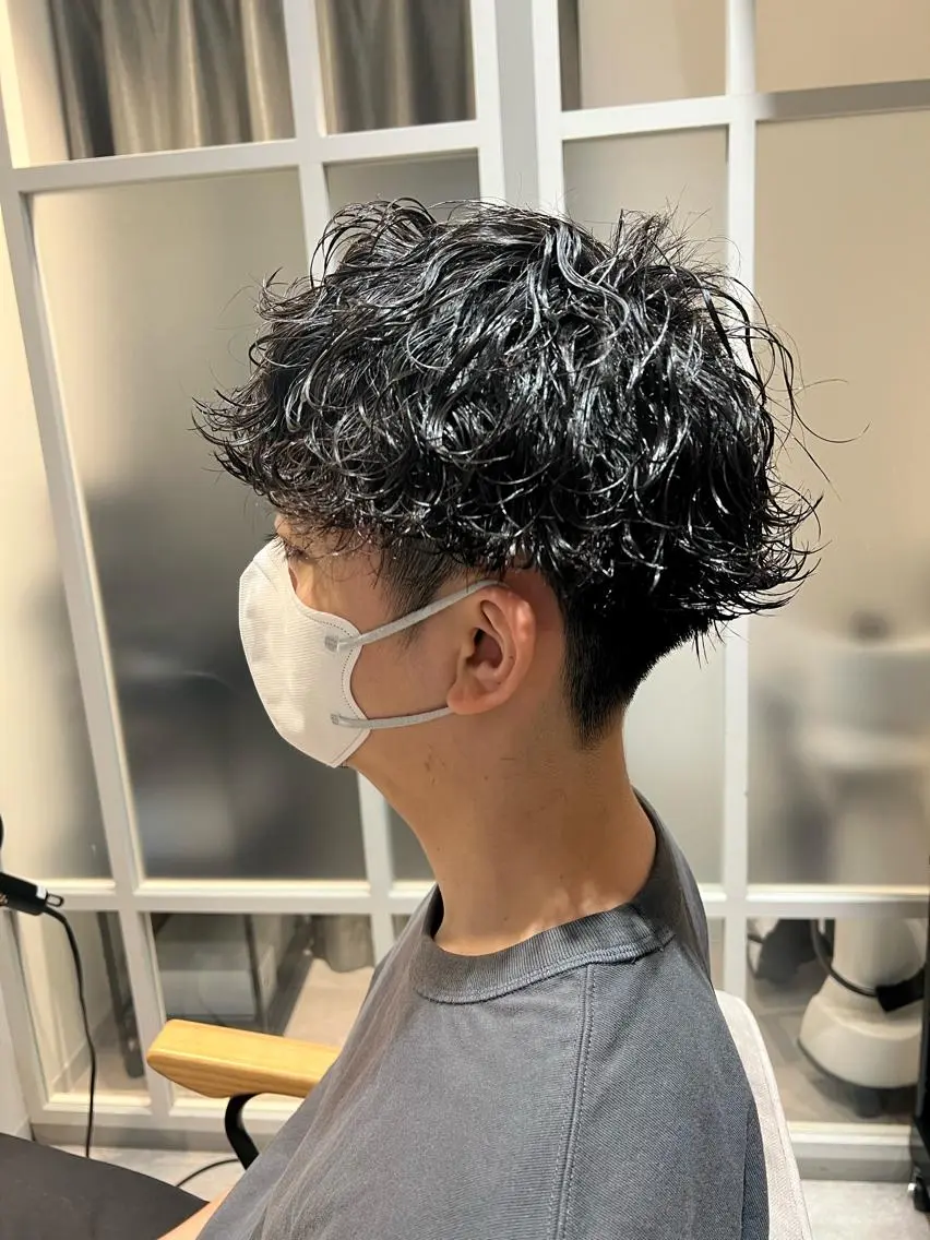 パーマ メンズ センターパート マッシュ メンズパーマ メンズショート ツイストスパイラルパーマ カット パーマ ⭕️メンズパーマ⭕️ 山口 裕太郎のヘアスタイル