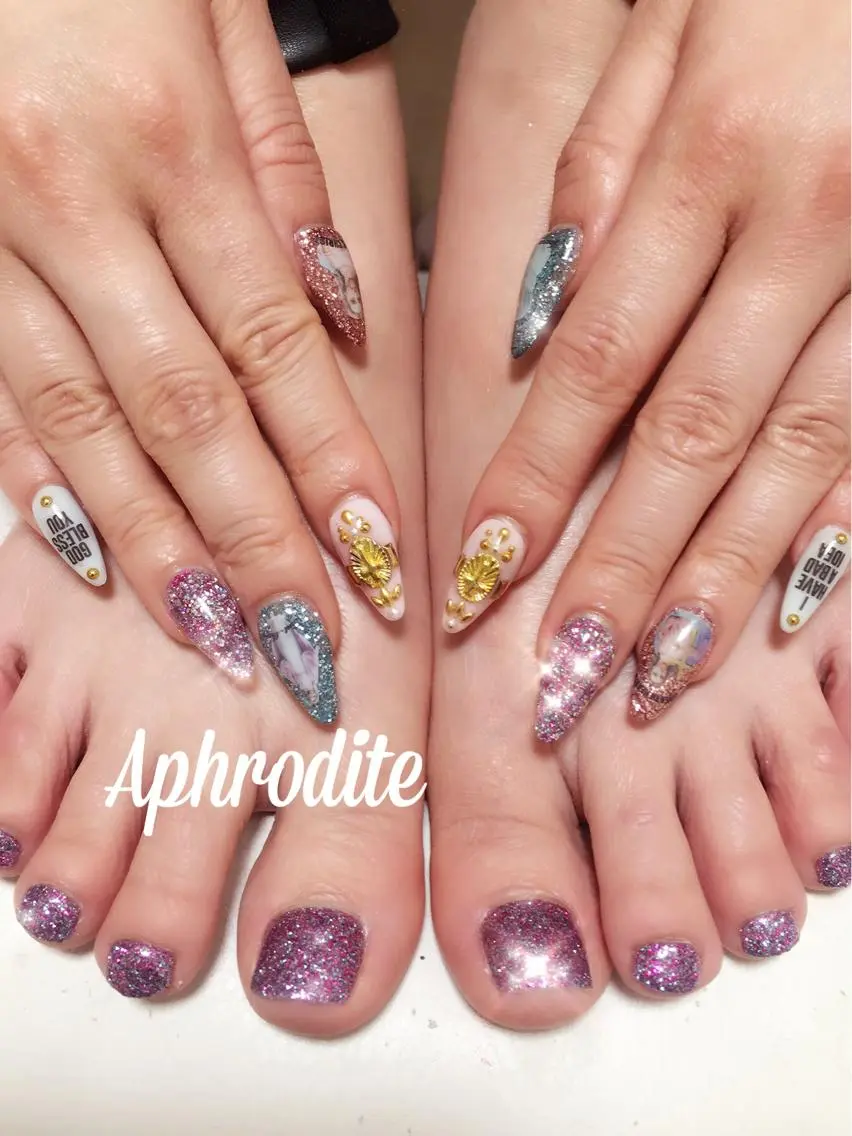ネイル キラキラネイル Aphrodite パラジェル認定サロンのネイルデザイン