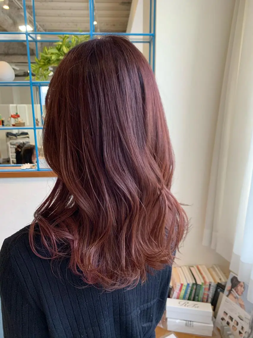 ミディアム 山中 かりんのヘアスタイル