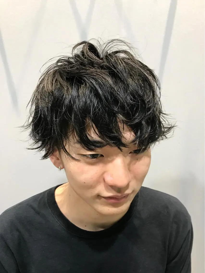 ショート パーマ メンズ 山下 亮輔のヘアスタイル