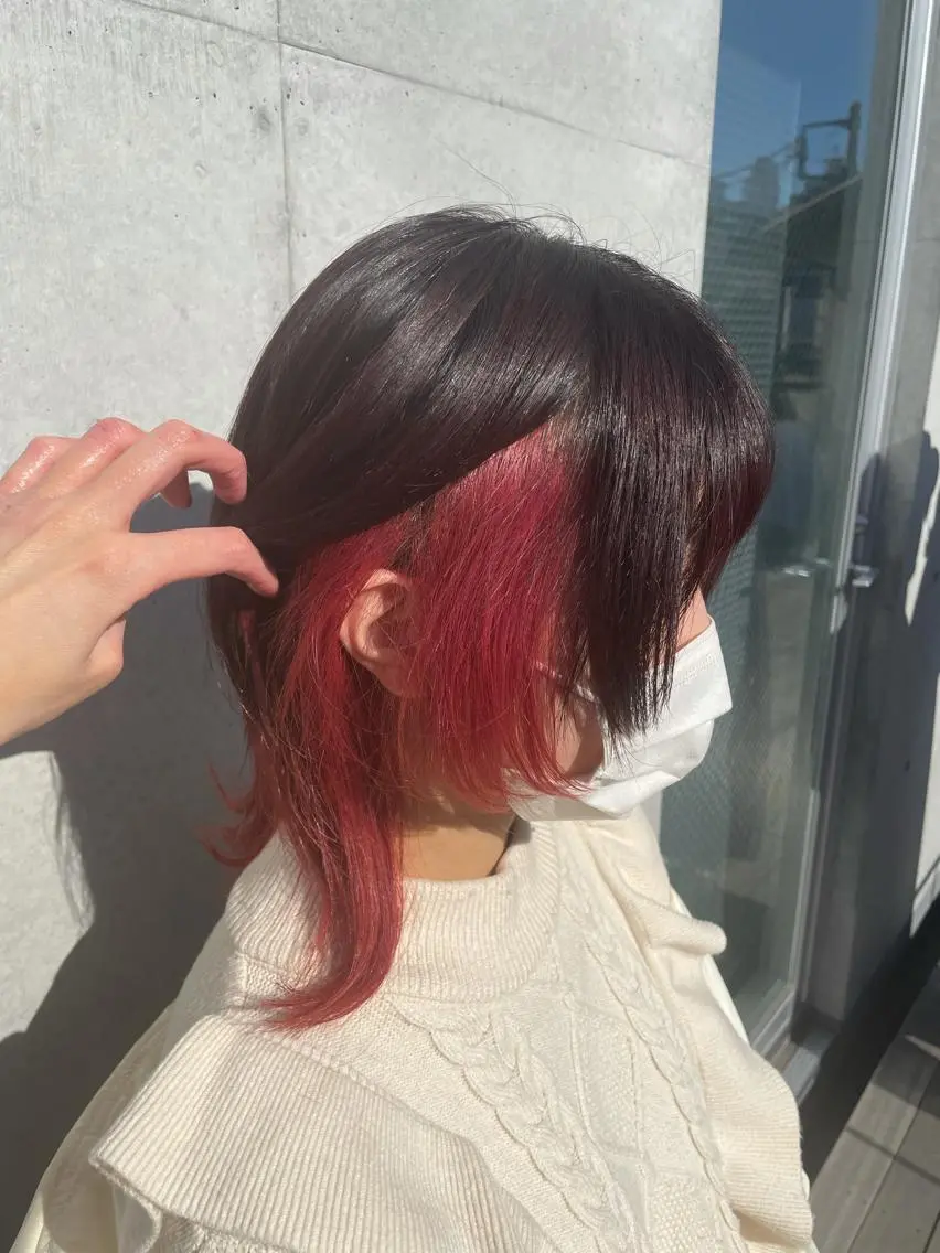 ミディアム カラー ブリーチ ケアブリーチ ダブルカラー インナーカラー ウルフカット カット ヘアカラー インナーカラー 推し ブリーチ 髪質改善のヘアスタイル