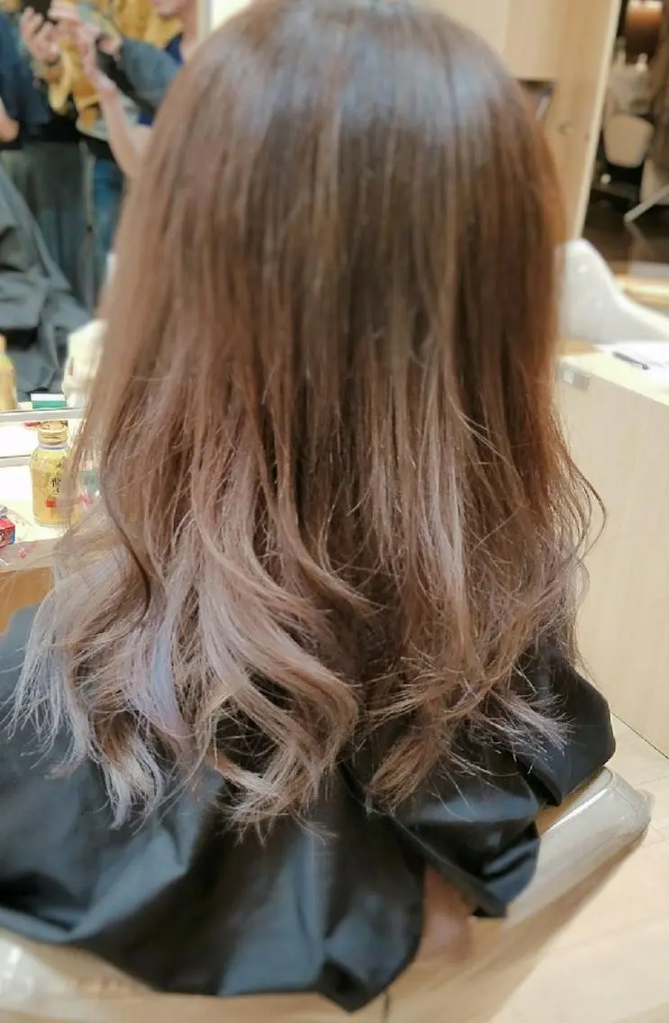 セミロング アッシュ レイヤーカット 中村 真依のヘアスタイル