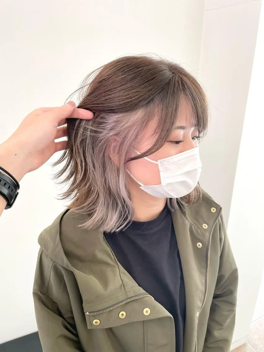 ミディアム カラー ベージュカラー インナーカラー ホワイトベージュ カット ヘアカラー トリートメント ダメージレスブリーチ HIROSHIのヘアスタイル