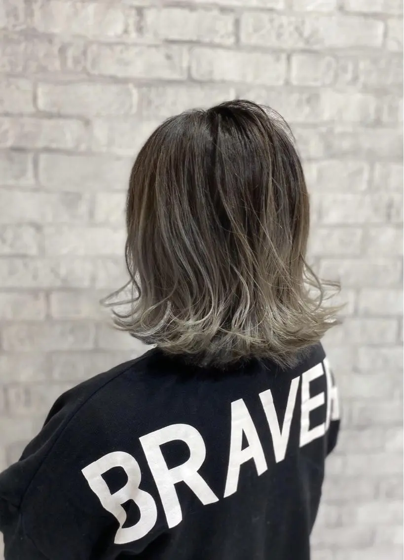 ショート カラー ヘアアレンジ 切りっぱなしボブ グレージュ ボブ ヘアカラー トリートメント 秋山 幸太のヘアスタイル