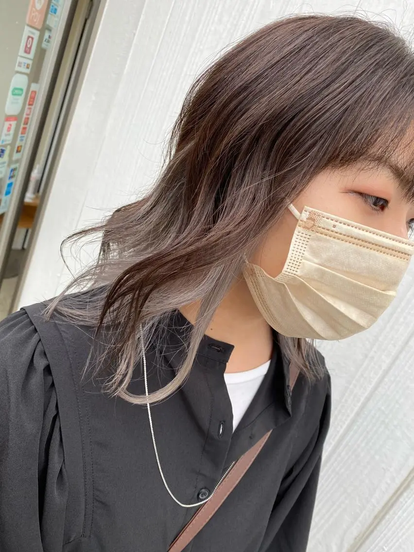ミディアム カラー ウルフカット 石川 信英のヘアスタイル