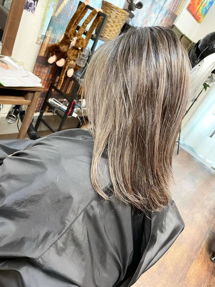 セミロング 外国人風カラー ハイライト 韓国風ヘア レイヤーカット カット ヘアカラー AN'TIA小作代表 ⭐︎kazuma⭐︎のヘアスタイル