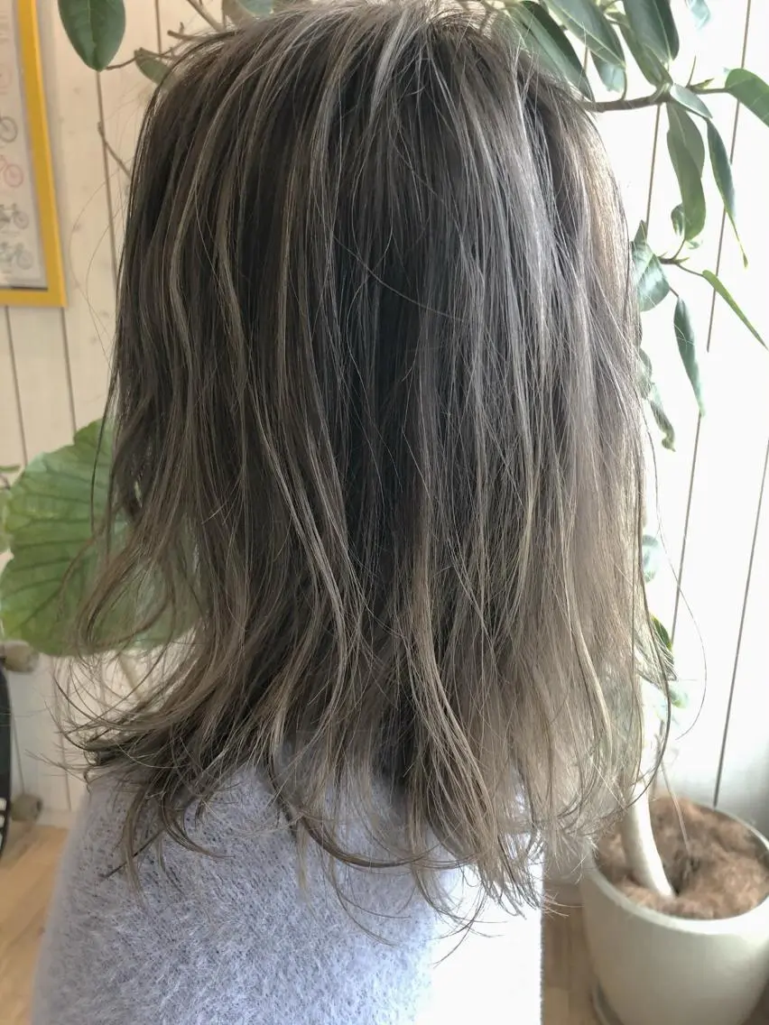 ミディアム カラー カット ヘアカラー トリートメント 小濱 秀人のヘアスタイル
