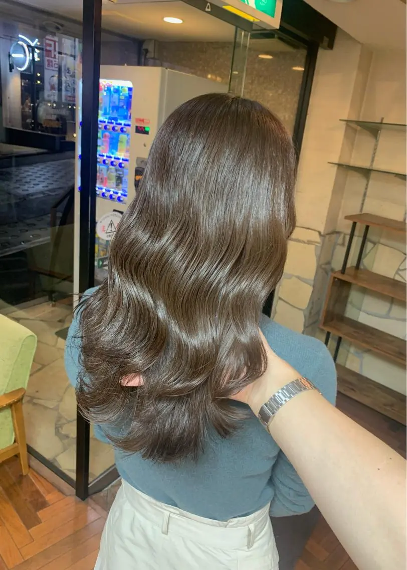 ミディアム カラー ベージュカラー ブリーチ ブリーチなしカラー オリーブベージュ カット ヘアカラー トリートメント 矢野 晃平のヘアスタイル