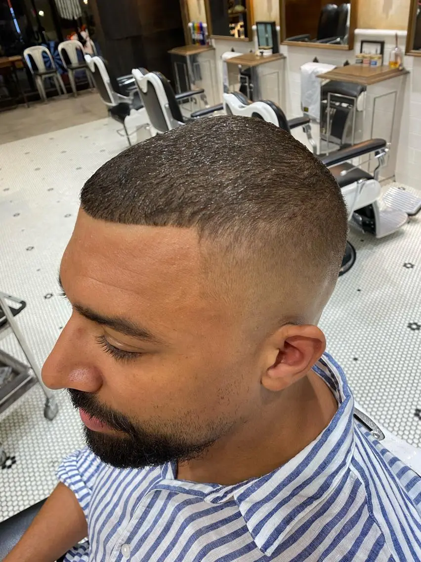 ショート パーマ メンズ フェードカット メンズパーマ スキンフェード カット パーマ 山﨑 愛也のヘアスタイル