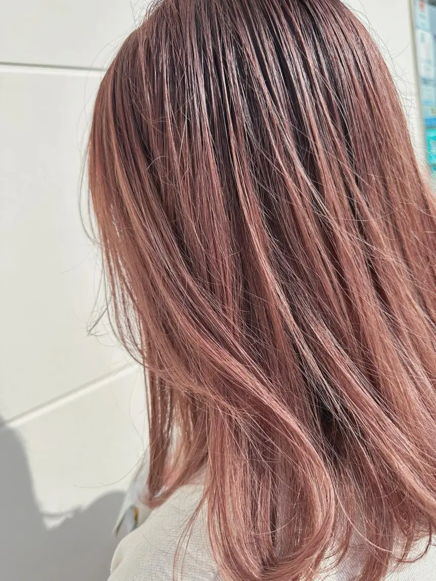 ロング カラー ピンクカラー 岩村 夏姫のヘアスタイル