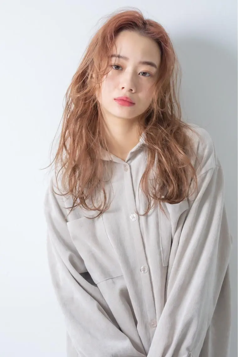 ロング カラー バレイヤージュ ブリーチ ダブルカラー グラデーションカラー ハイライトカラー ヘアカラー hair salon mementoのヘアスタイル
