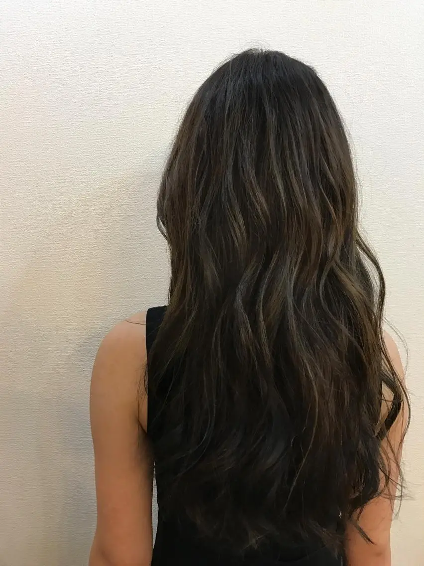 ロング カラー アッシュ アッシュグレー ブリーチ 大山 雅矢のヘアスタイル