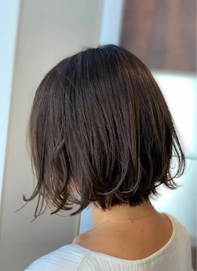 ショート カラー グレージュ ネイビーカラー WISTERIA P LUS1 ikumiのヘアスタイル