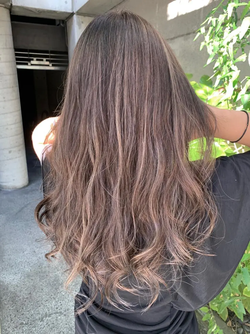 セミロング カラー ヘアカラー トリートメント レイヤーカット 西村あきやのヘアスタイル