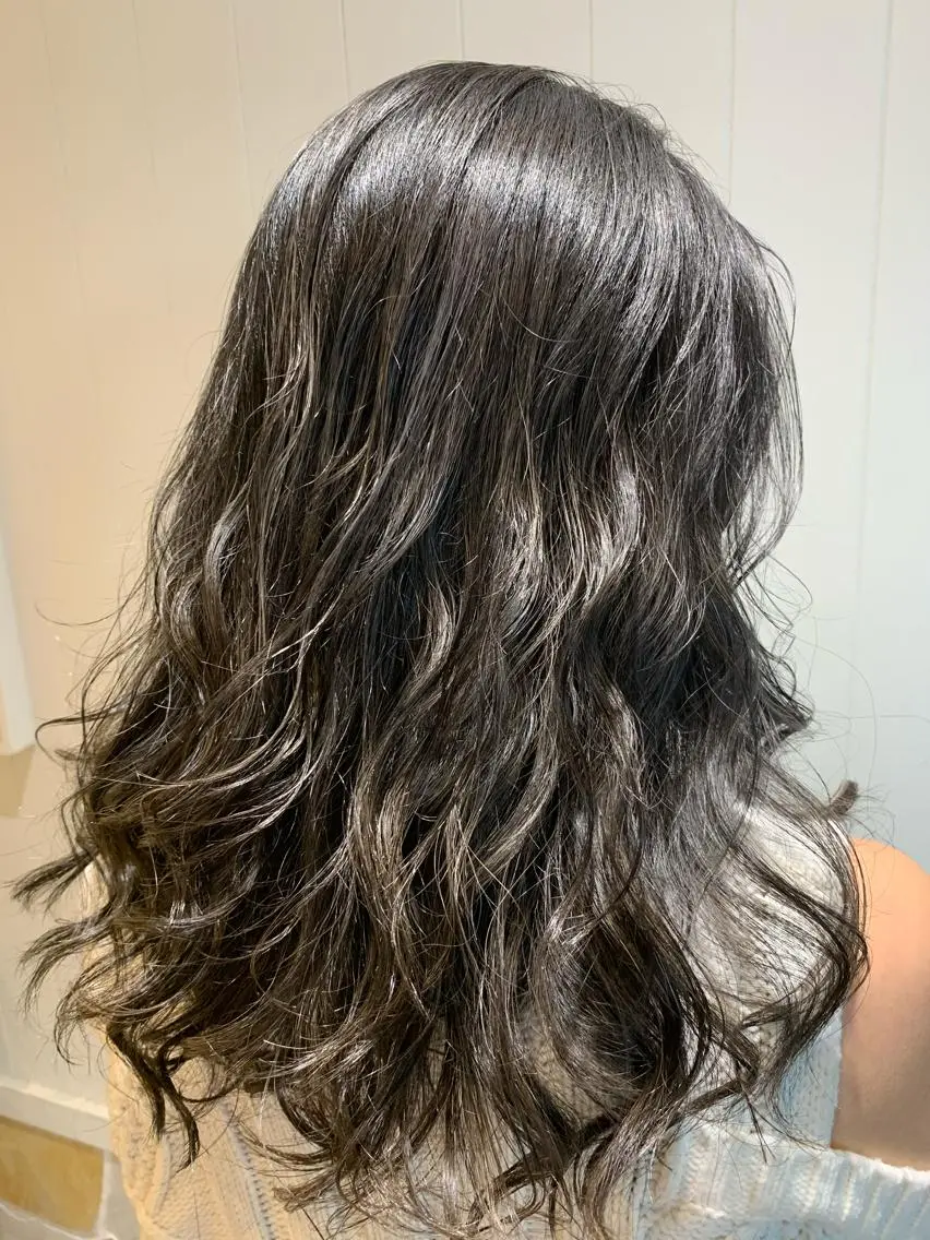 ロング ハイライト EARTH 志木店のヘアスタイル