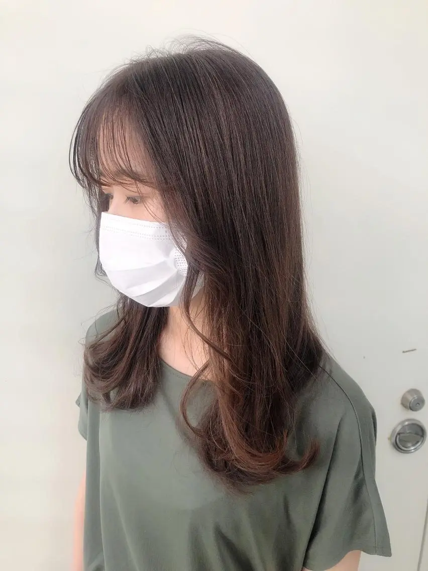 セミロング カラー ヨシンモリ ヘアカラー トリートメント 韓国🇰🇷レイヤー 映える顔周り🩷のヘアスタイル