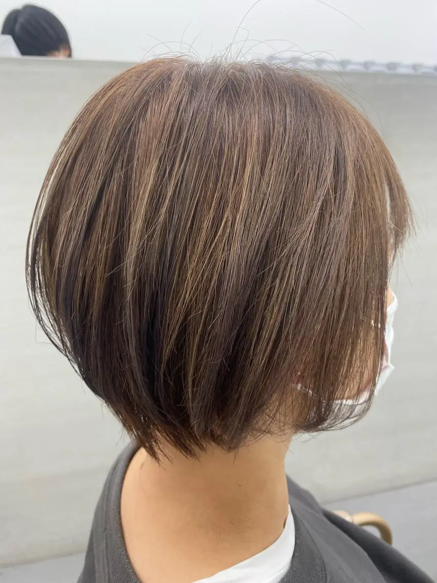 ショート カラー ベージュカラー ブリーチ 小岸 竜のヘアスタイル