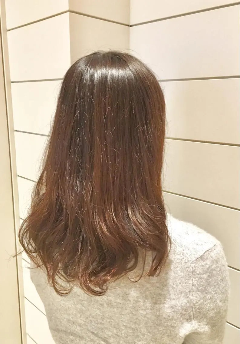 ミディアム セミロング カラー パーマ ミディアムパーマ セミロングパーマ デジタルパーマ 鍵山 千秋のヘアスタイル