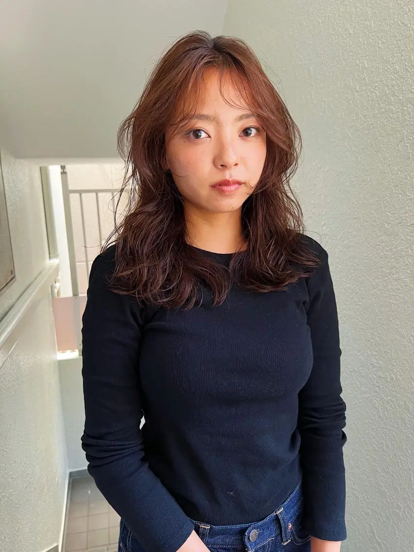 ミディアム カラー レイヤーカット 鈴木駿介のヘアスタイル