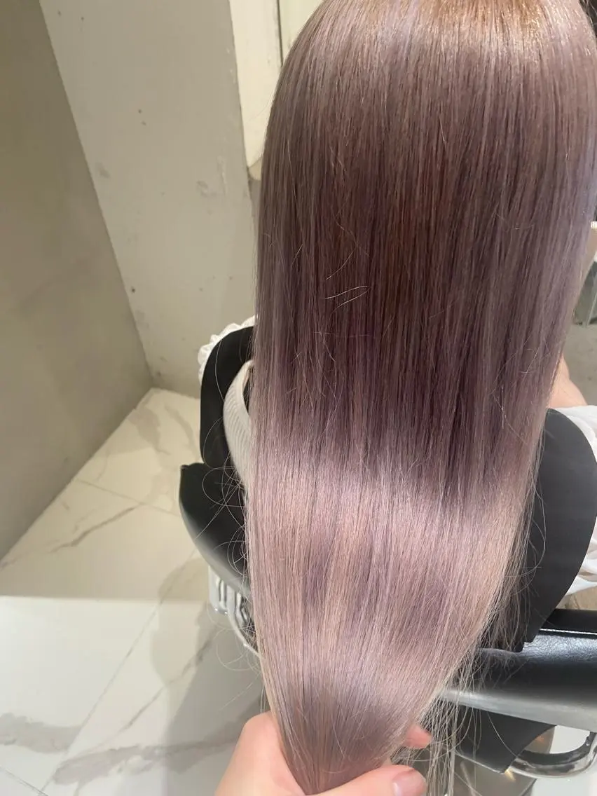 ロング カラー ベージュカラー ブリーチ ブロンド ケアブリーチ ハイトーンカラー カジュアルを女っぽく 𝗮𝘆𝗮𝗰𝗼のヘアスタイル