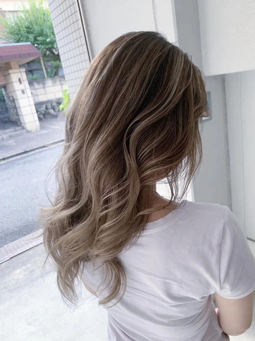 セミロング レイヤーカット ブリーチ.バレイヤー ジュ.REAL心斎橋のヘアスタイル