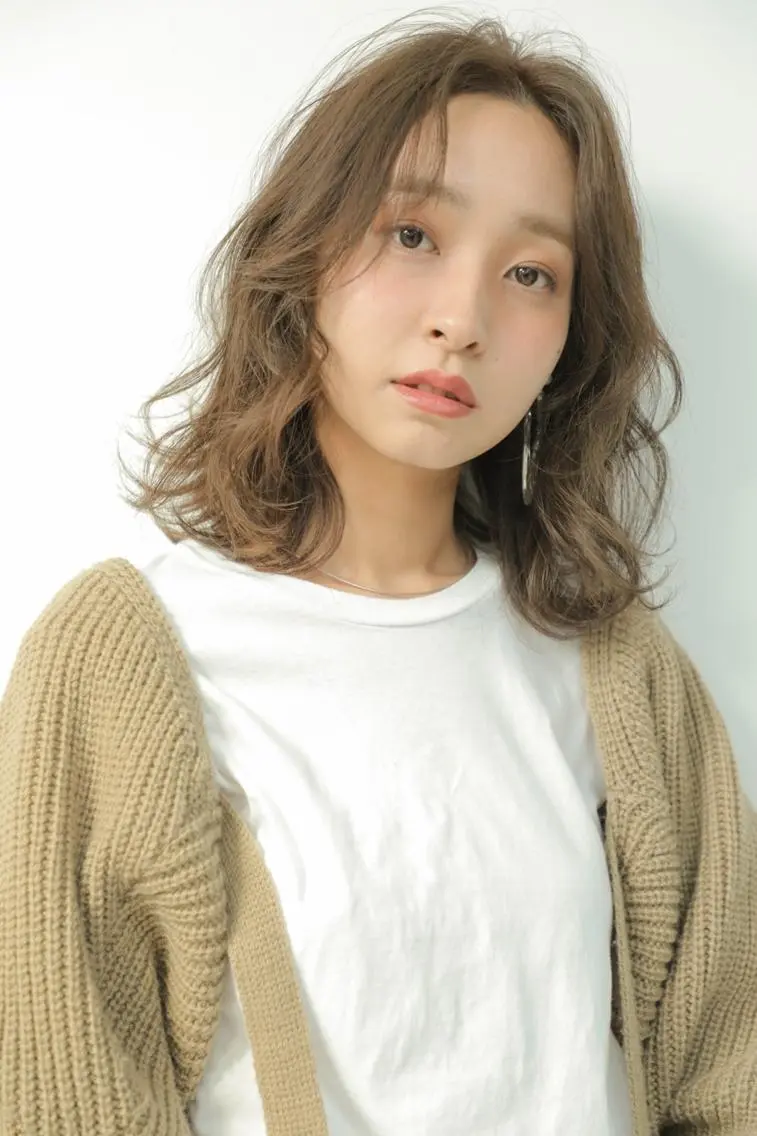 ミディアム 宮部 華怜のヘアスタイル