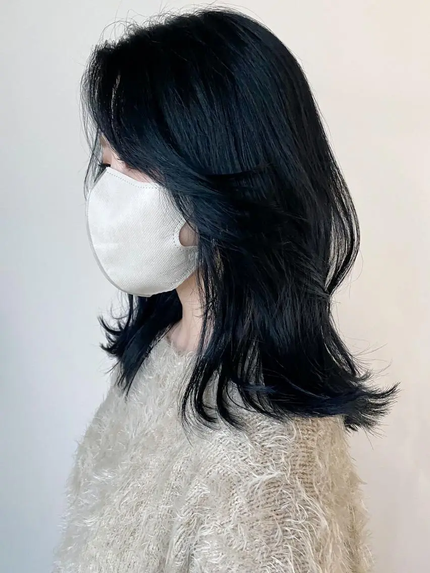 ミディアム カラー パーマ ヘアアレンジ 黒髪 ブルーカラー ブルーブラック レイヤーカット ITbyALBUM 浦和店のヘアスタイル