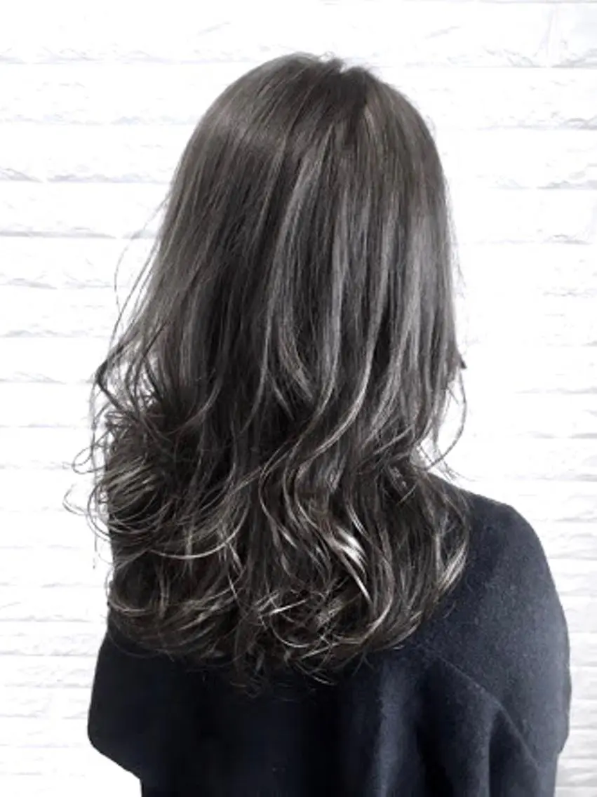 セミロング カラー グレージュ ハイライトカラー ハイライト 中塚 義人のヘアスタイル