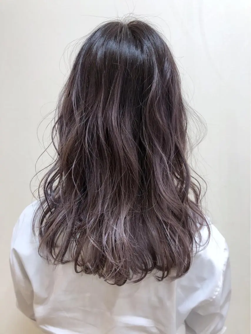 セミロング カラー グレージュ ピンクカラー ケアブリーチ 坪井佑樹のヘアスタイル