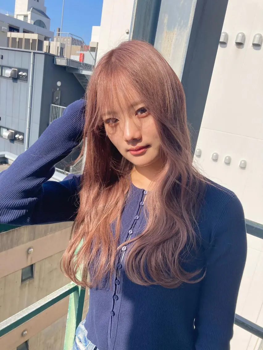 ロング カラー ブリーチ ダブルカラー ハイライトカラー イルミナカラー インナーカラー ヘアカラー トリートメント 梅山 美侑のヘアスタイル
