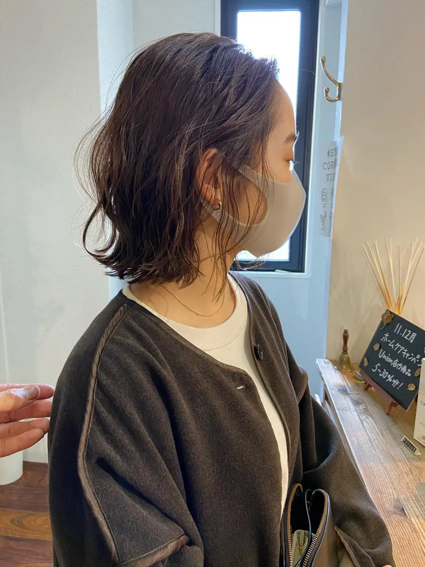 ミディアム カラー アッシュ ベージュカラー ブラウンカラー 透明感カラー ココアベージュ カット ヘアカラー トリートメント 岡本康平/ボブ/ブリ ーチ/酸性ストレートのヘアスタイル