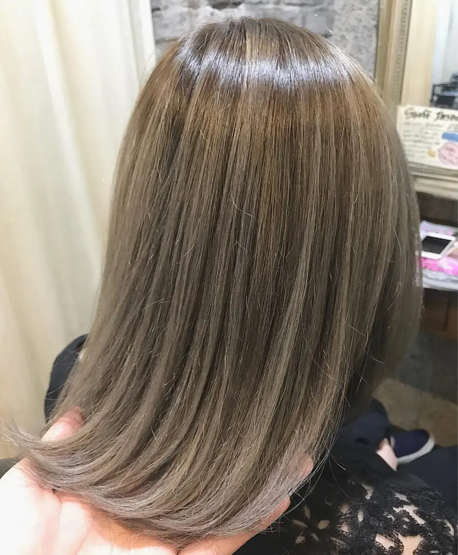 ミディアム カラー ベージュカラー ブリーチ セピアベージュ Tsuyoki .のヘアスタイル