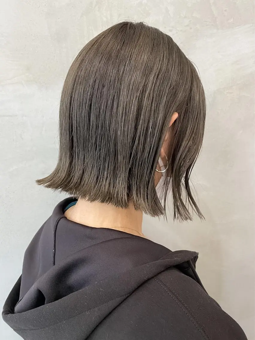 ショート カラー グレージュ カーキグレージュ カット ヘアカラー トリートメント 🫧透明感カラー🫧 OIKAWAのヘアスタイル