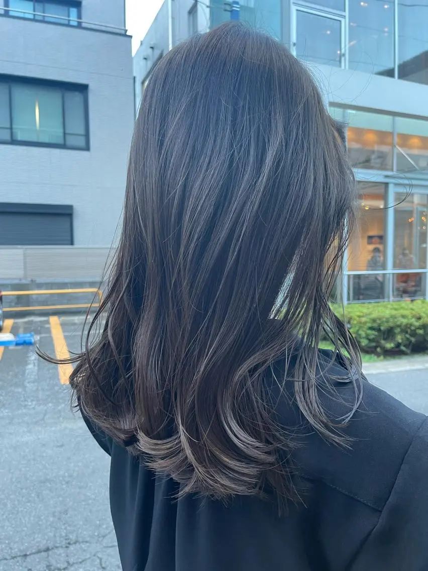 セミロング カラー 透明感カラー kana .のヘアスタイル