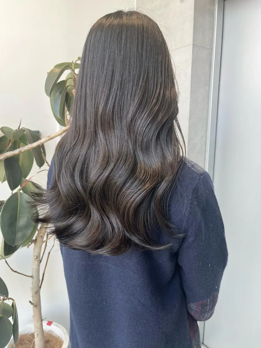 ロング カラー パーマ ヘアアレンジ ヘアカラー トリートメント 透明感/オリーブ/ グレージュ/YUKAのヘアスタイル