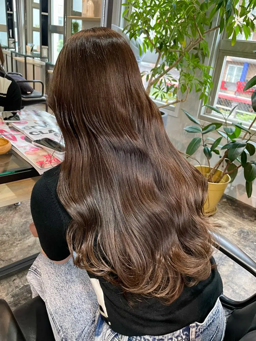 ロング カラー ベージュカラー 元町神戸 國井椋介のヘアスタイル