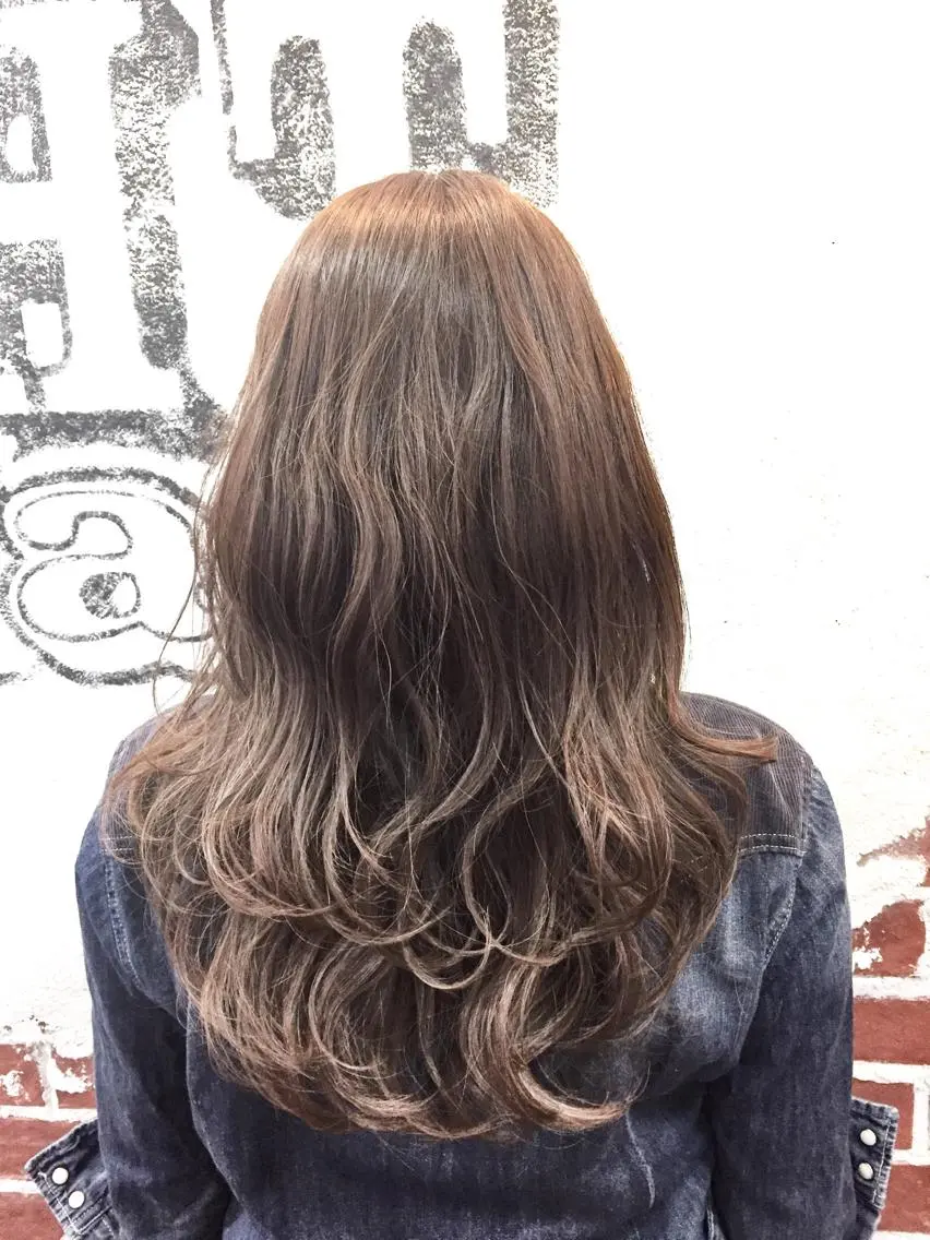 セミロング EIGHT plum TOKIOリミテッドのヘアスタイル